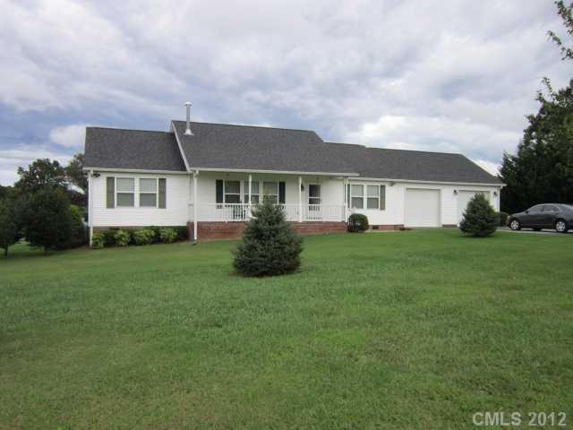 114 Rabbit Hwy, Harmony, NC 28634 photo 1