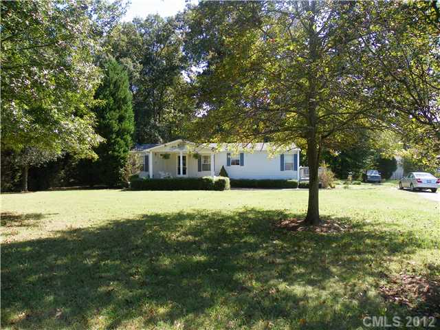 3811 Shadowcrest Dr, Concord, NC 28027 photo 2