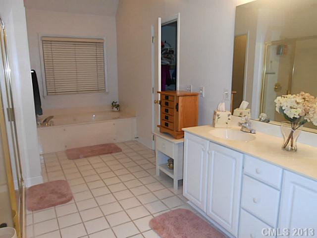 8112 Forest Shadow Cir, Cornelius, NC 28031 photo 4