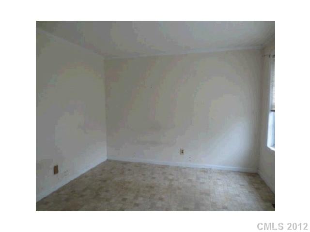 110 Independence Loop, Statesville, NC 28625 photo 4