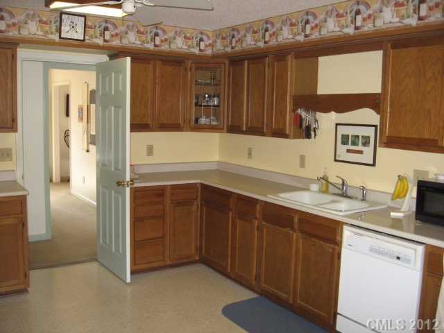 7600 Farmbrook Dr, Waxhaw, NC 28173 photo 2