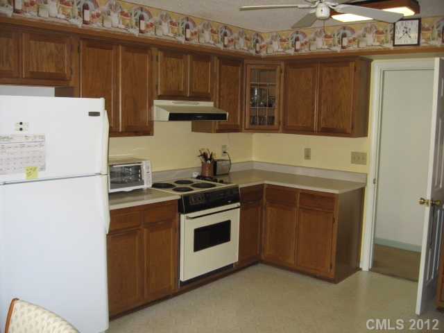 7600 Farmbrook Dr, Waxhaw, NC 28173 photo 3