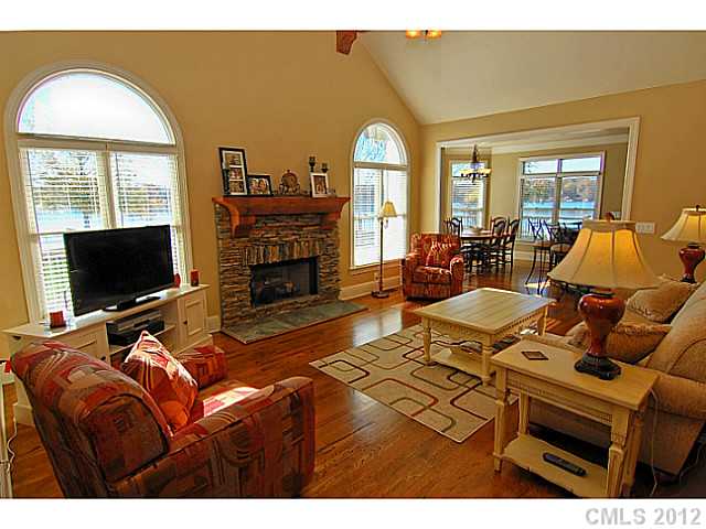 7106 Windaliere Dr, Cornelius, NC 28031 photo 3