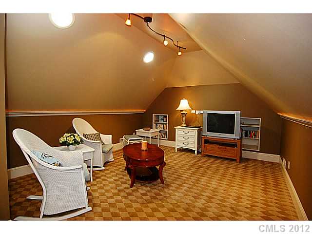 7106 Windaliere Dr, Cornelius, NC 28031 photo 11