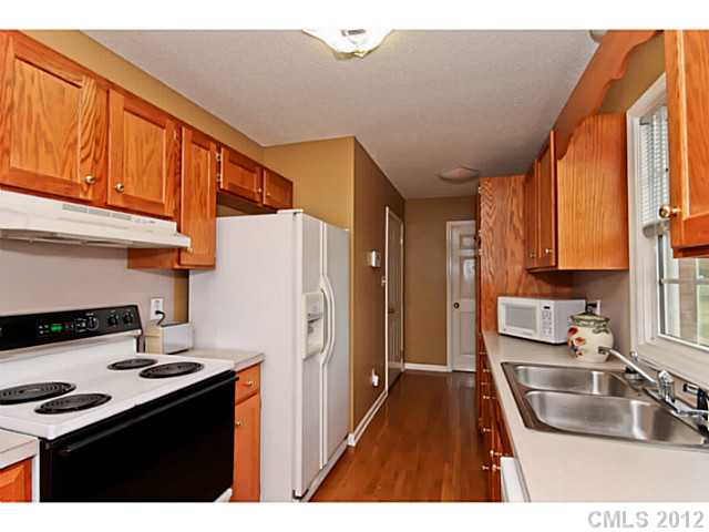 4084 Robins Ln, Conover, NC 28613 photo 5