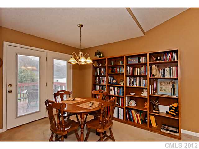 4084 Robins Ln, Conover, NC 28613 photo 4