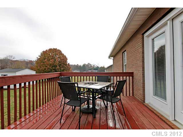 4084 Robins Ln, Conover, NC 28613 photo 12