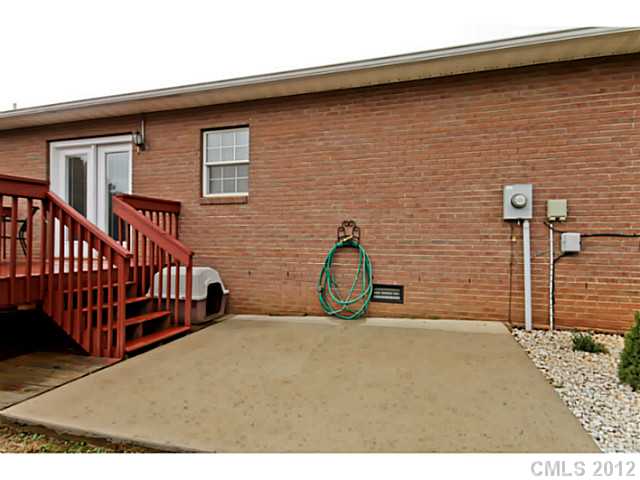4084 Robins Ln, Conover, NC 28613 photo 13