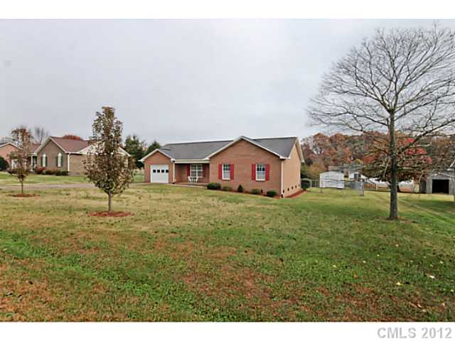 4084 Robins Ln, Conover, NC 28613 photo 1