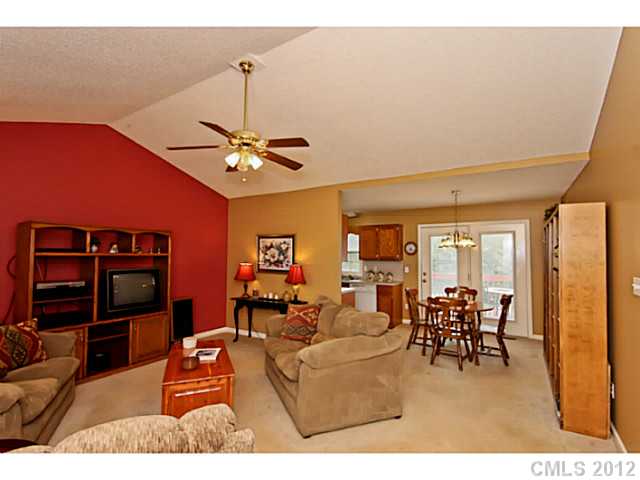 4084 Robins Ln, Conover, NC 28613 photo 3