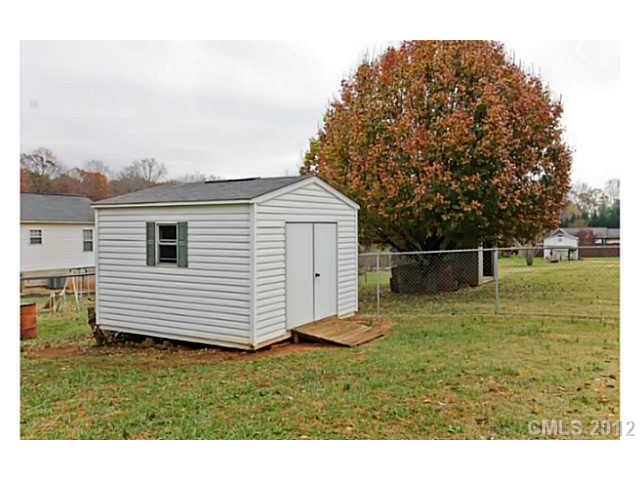 4084 Robins Ln, Conover, NC 28613 photo 15