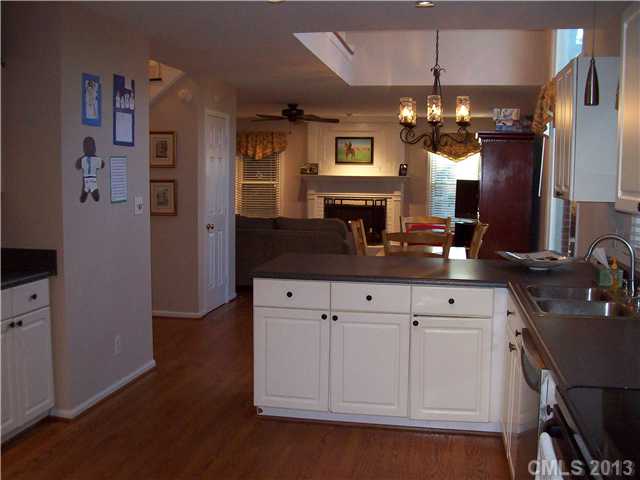 514 Laurel Fork Dr, Matthews, NC 28105 photo 4
