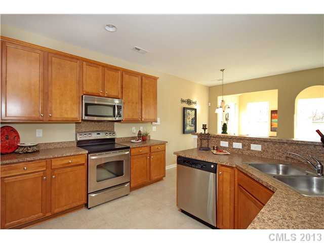 3306 Streamside Dr, Davidson, NC 28036 photo 3