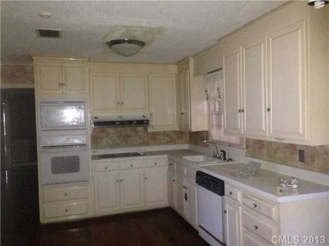 408 Willow Dr, Salisbury, NC 28147 photo 2