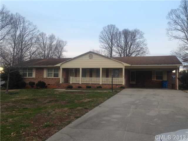 408 Willow Dr, Salisbury, NC 28147 photo 1