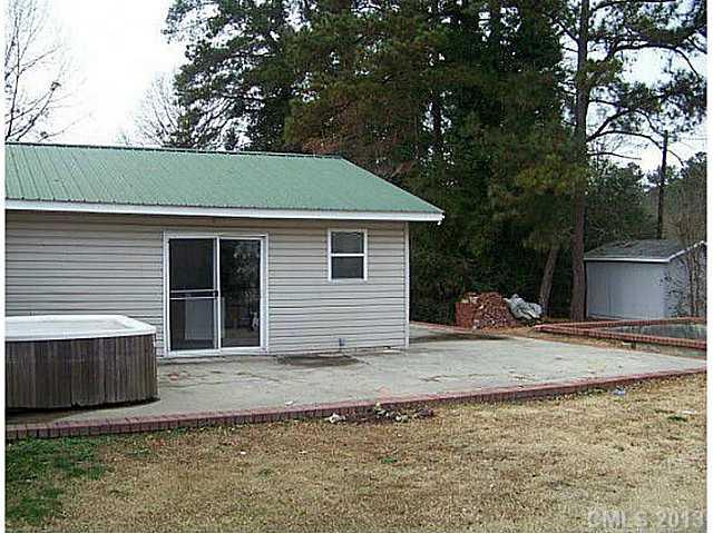 321 E Randolph St, Candor, NC 27229 photo 3