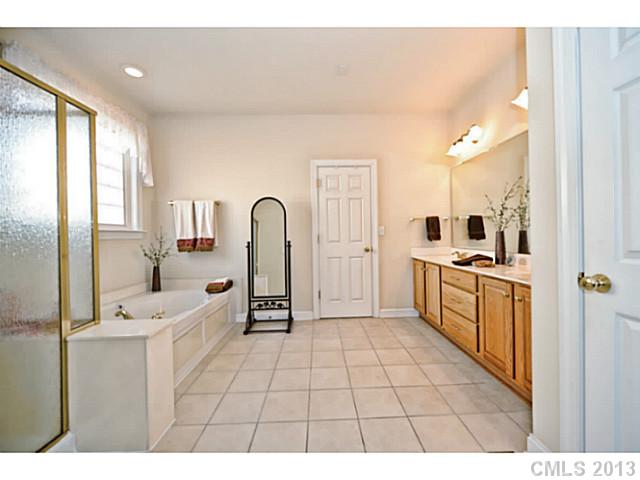 200 Shoreline Pkwy, Tega Cay, SC 29708 photo 9