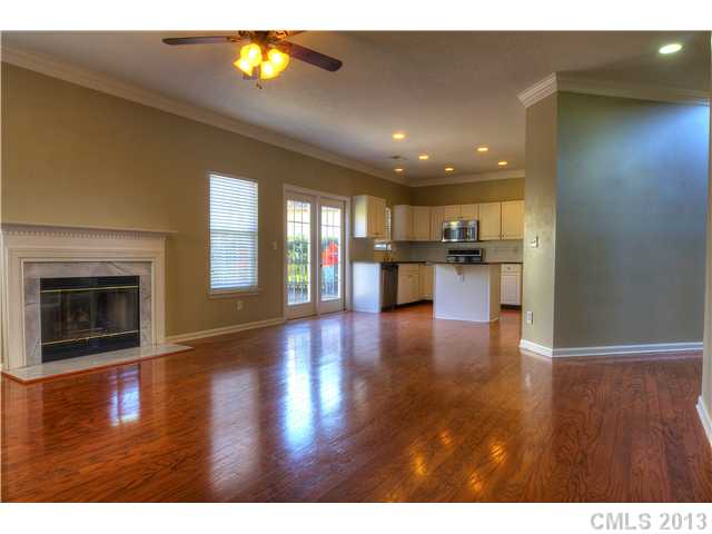 520 Delburg St, Davidson, NC 28036 photo 3