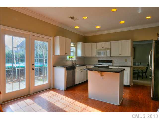 520 Delburg St, Davidson, NC 28036 photo 8