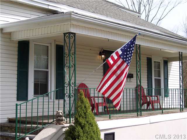 36 Third St, Cramerton, NC 28032 photo 2