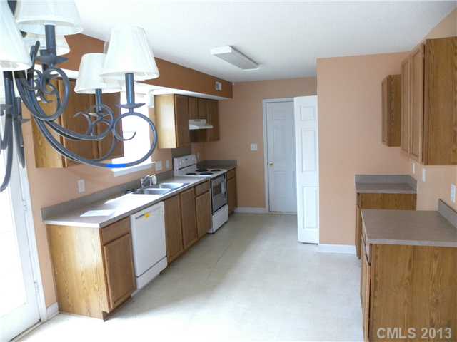 522 River View Dr, Lowell, NC 28098 photo 4