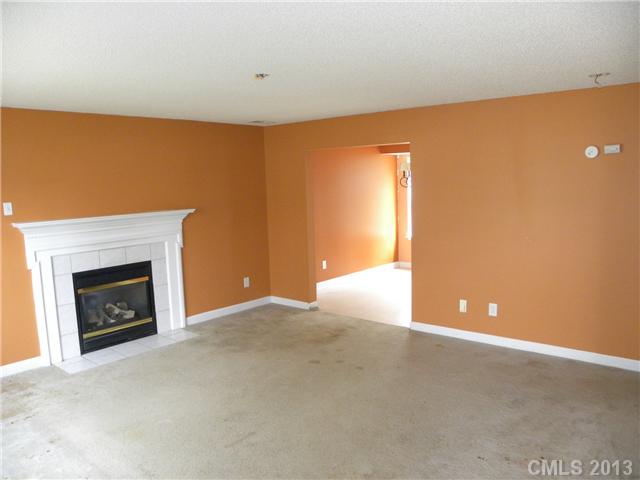 522 River View Dr, Lowell, NC 28098 photo 2