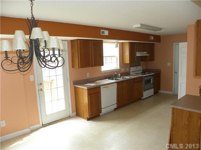 522 River View Dr, Lowell, NC 28098 photo 5