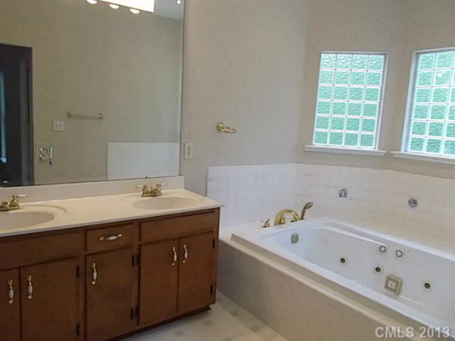 215 Heathergate Ln, Stanley, NC 28164 photo 8