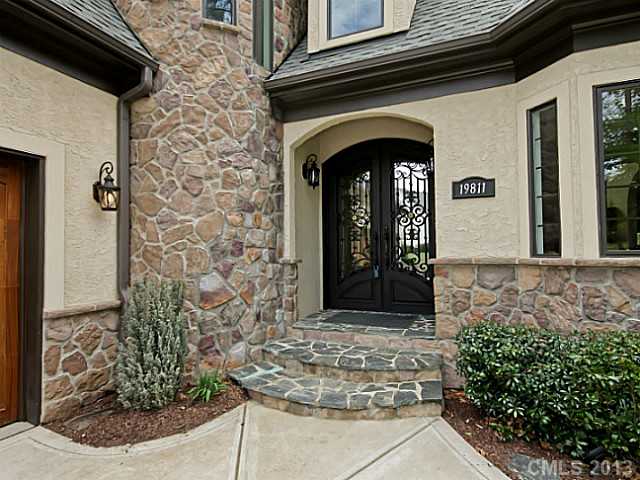 19811 Sandyedge Dr, Cornelius, NC 28031 photo 2