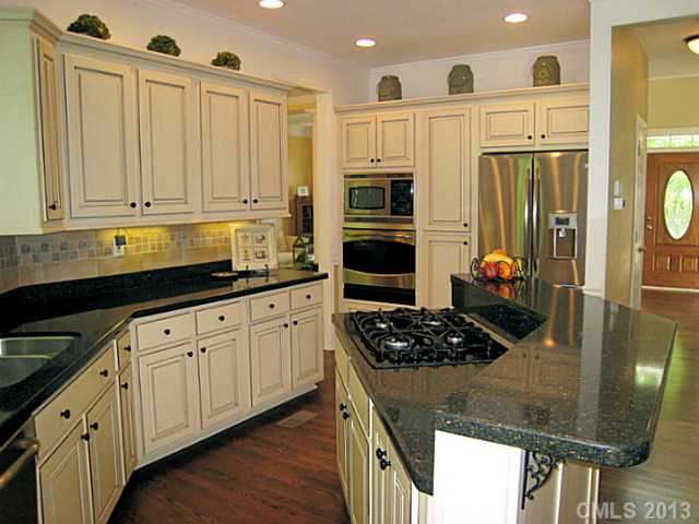 1324 Overstream Ln, Matthews, NC 28105 photo 3