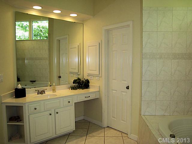 1324 Overstream Ln, Matthews, NC 28105 photo 11