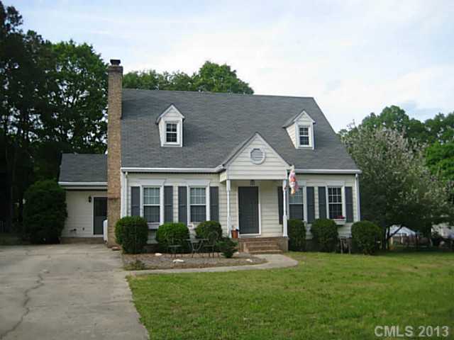1904 Waverly Dr, Monroe, NC 28112 photo 1