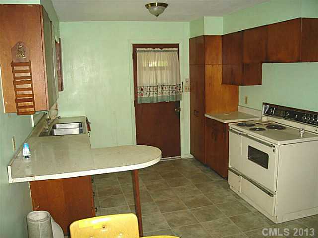 109 Mint St, Clover, SC 29710 photo 3