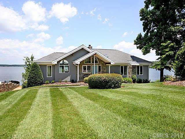 8772 Harbor Cir, Terrell, NC 28682 photo 1