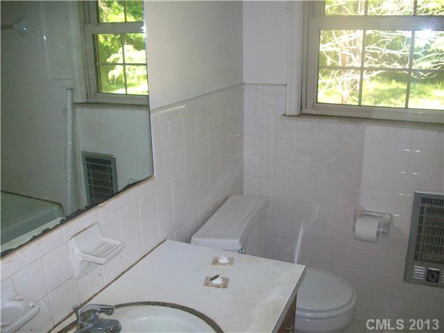 201 Dover St, Star, NC 27356 photo 4