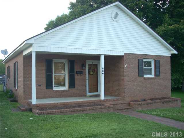 609 E 11th St, Kannapolis, NC 28083 photo 1