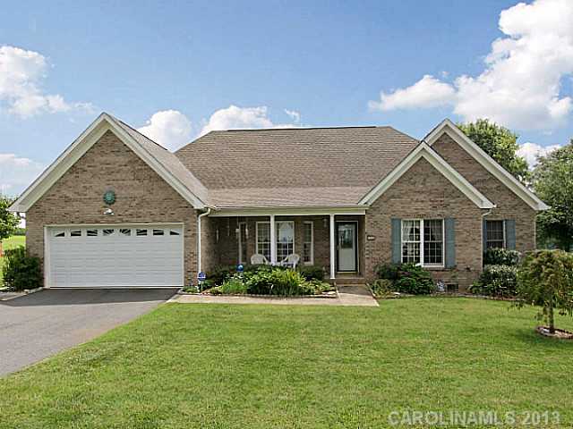3925 Brickfield St, Hickory, NC 28602 photo 1