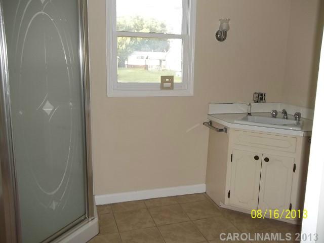 305 Bethpage Rd, Kannapolis, NC 28081 photo 2