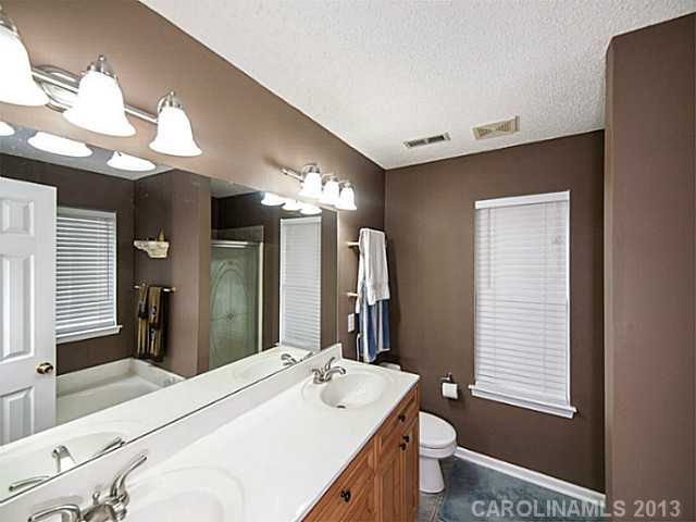 2823 Bathgate Ln, Matthews, NC 28105 photo 10
