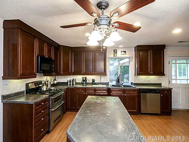 2823 Bathgate Ln, Matthews, NC 28105 photo 5