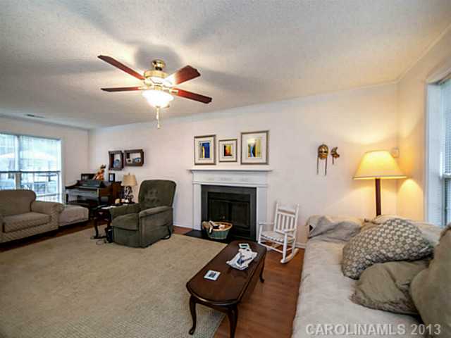 2823 Bathgate Ln, Matthews, NC 28105 photo 3
