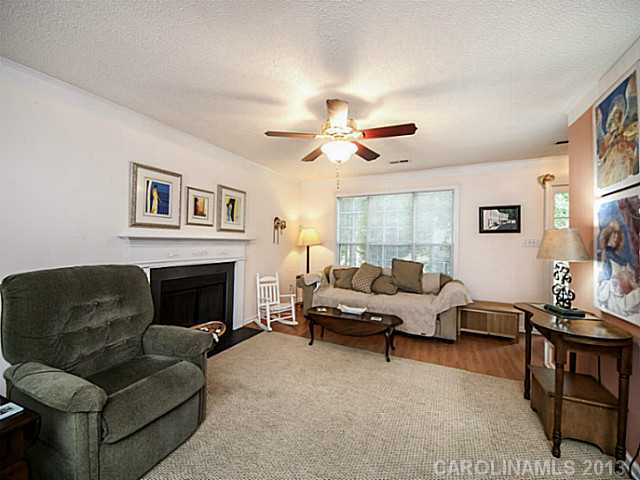 2823 Bathgate Ln, Matthews, NC 28105 photo 2