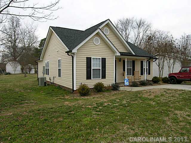102 Crestview Dr, Concord, NC 28027 photo 4