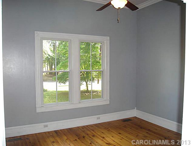 305 Calhoun St, Clover, SC 29710 photo 9