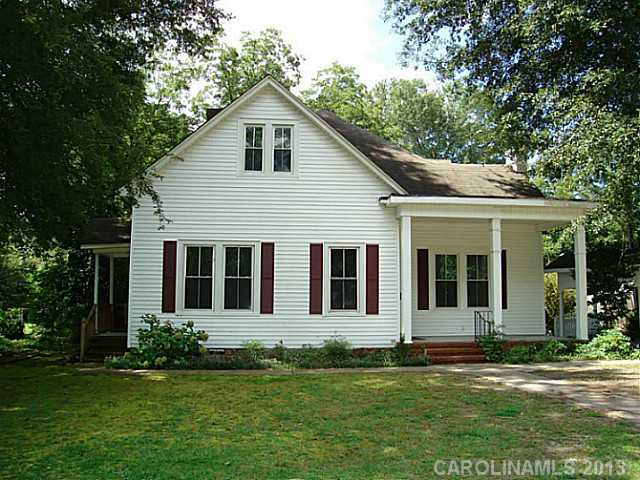 305 Calhoun St, Clover, SC 29710 photo 1