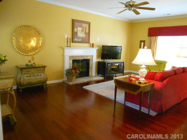 2525 Bathgate Ln, Matthews, NC 28105 photo 3