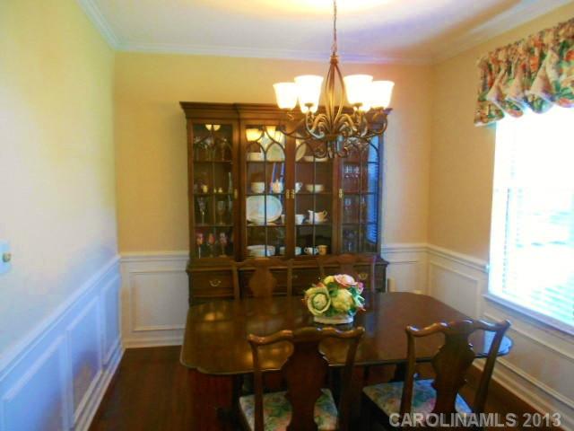 2525 Bathgate Ln, Matthews, NC 28105 photo 2