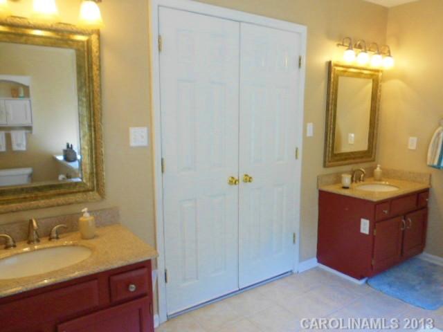 2525 Bathgate Ln, Matthews, NC 28105 photo 13