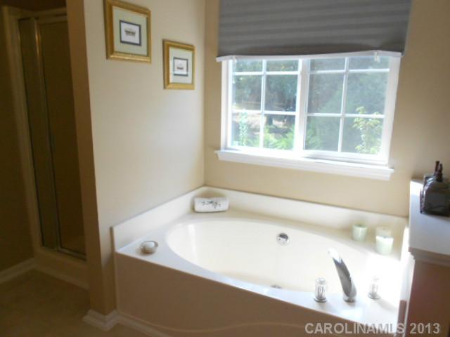 2525 Bathgate Ln, Matthews, NC 28105 photo 12