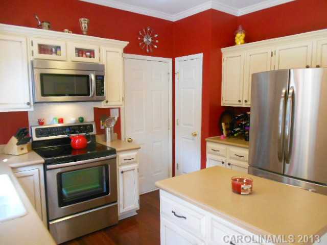 2525 Bathgate Ln, Matthews, NC 28105 photo 7